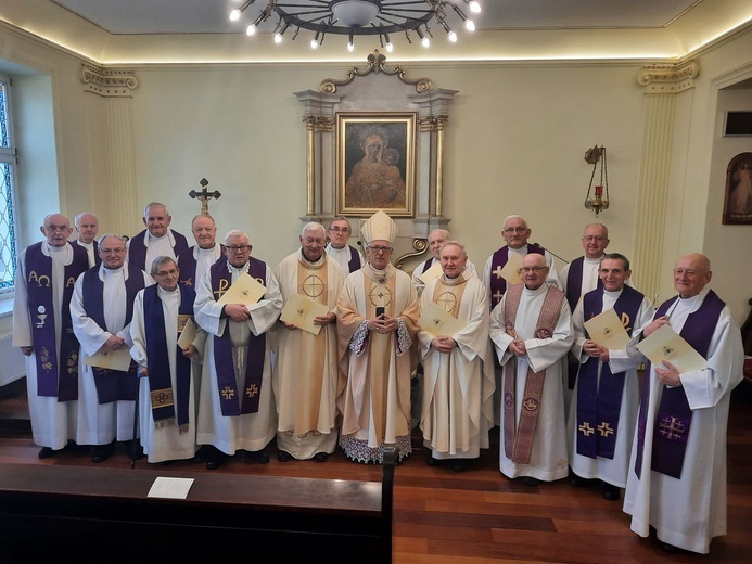 Kokoszyce. 16 śląskich księży świętowało 50. rocznicę święceń