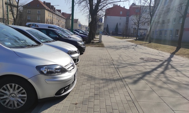 Tychy. Ankieterzy pytają o parkingi. Wzrosła liczba samochodów