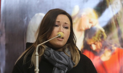 O tym, jak wiele śp. Renata dała wspólnocie Dzieci Boźych, mówiła Karolina Zuber-Smorąg.