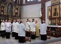 Zawierzamy i poświęcamy Twojemu Niepokalanemu Sercu