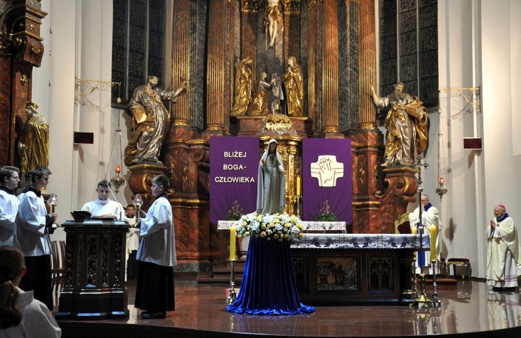 Akt poświęcenia Rosji i Ukrainy Niepokalanemu Sercu Maryi w katedrze opolskiej