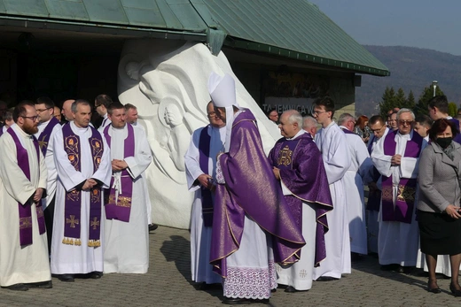Ostatnie pożegnanie śp. ks. Tomasza Niedzieli w Bystrej Krakowskiej