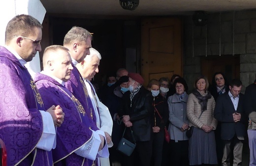 Ostatnie pożegnanie śp. ks. Tomasza Niedzieli w Bystrej Krakowskiej