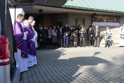 Ostatnie pożegnanie śp. ks. Tomasza Niedzieli w Bystrej Krakowskiej