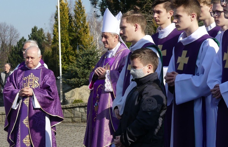 Ostatnie pożegnanie śp. ks. Tomasza Niedzieli w Bystrej Krakowskiej