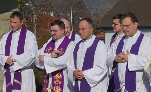 Ostatnie pożegnanie śp. ks. Tomasza Niedzieli w Bystrej Krakowskiej