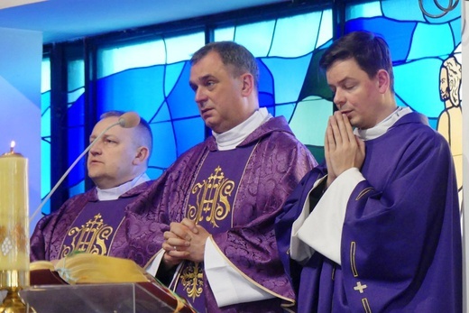 Ostatnie pożegnanie śp. ks. Tomasza Niedzieli w Bystrej Krakowskiej