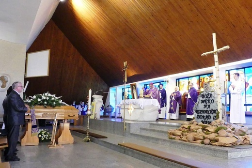 Ostatnie pożegnanie śp. ks. Tomasza Niedzieli w Bystrej Krakowskiej