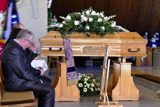 Ostatnie pożegnanie śp. ks. Tomasza Niedzieli w Bystrej Krakowskiej