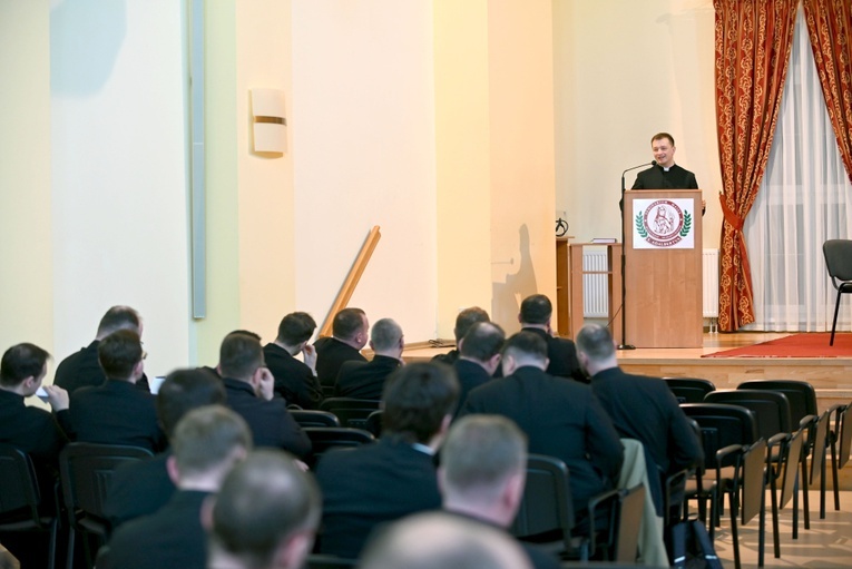 Konferencja odbyła się w auli świdnickiego WSD.