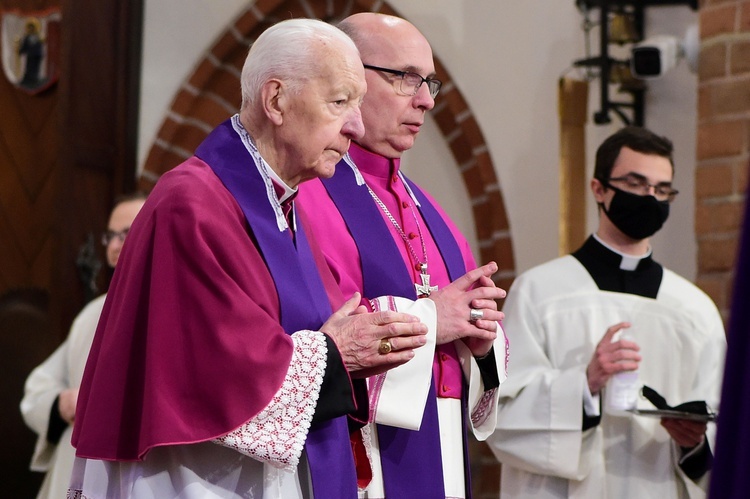 Abp Edmund Piszcz w obiektywie GN