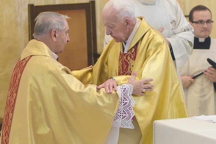 Abp Edmund Piszcz w obiektywie GN