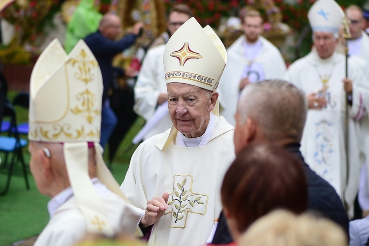 Abp Edmund Piszcz w obiektywie GN