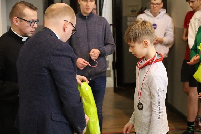 X Turniej Tenisa Stołowego i III Turniej Szachowy służby liturgicznej diecezji świdnickiej