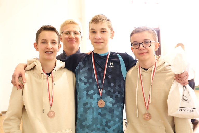 X Turniej Tenisa Stołowego i III Turniej Szachowy służby liturgicznej diecezji świdnickiej