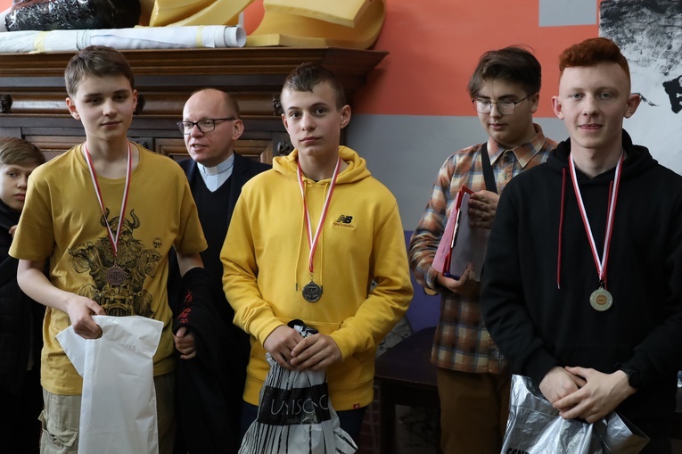 X Turniej Tenisa Stołowego i III Turniej Szachowy służby liturgicznej diecezji świdnickiej