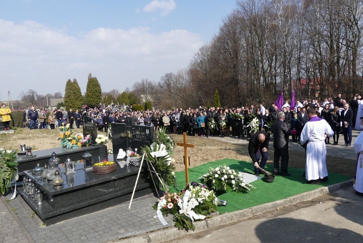 Uroczystości pogrzebowe ks. Tomasza Niedzieli w Bulowicach