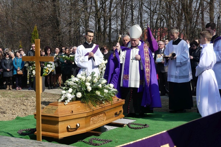 Uroczystości pogrzebowe ks. Tomasza Niedzieli w Bulowicach