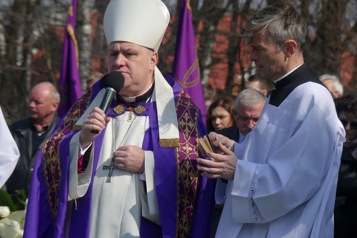 Uroczystości pogrzebowe ks. Tomasza Niedzieli w Bulowicach