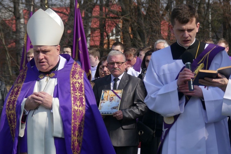 Uroczystości pogrzebowe ks. Tomasza Niedzieli w Bulowicach