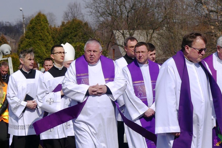 Uroczystości pogrzebowe ks. Tomasza Niedzieli w Bulowicach