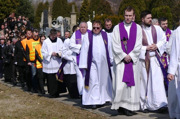 Uroczystości pogrzebowe ks. Tomasza Niedzieli w Bulowicach