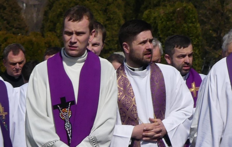 Uroczystości pogrzebowe ks. Tomasza Niedzieli w Bulowicach