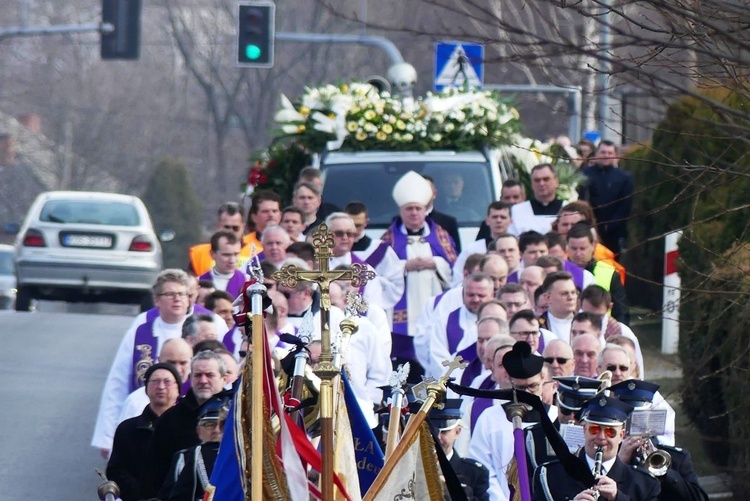 Uroczystości pogrzebowe ks. Tomasza Niedzieli w Bulowicach