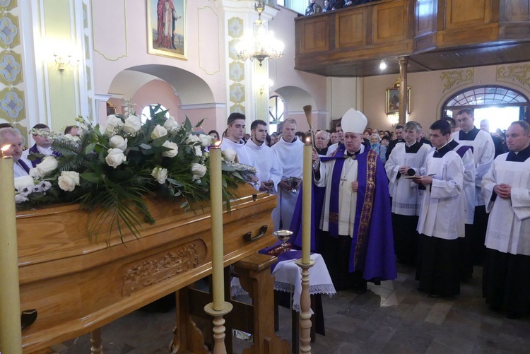 Uroczystości pogrzebowe ks. Tomasza Niedzieli w Bulowicach