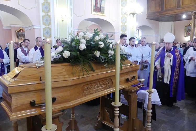 Uroczystości pogrzebowe ks. Tomasza Niedzieli w Bulowicach