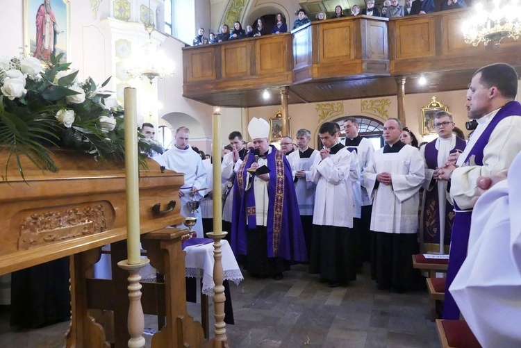 Uroczystości pogrzebowe ks. Tomasza Niedzieli w Bulowicach