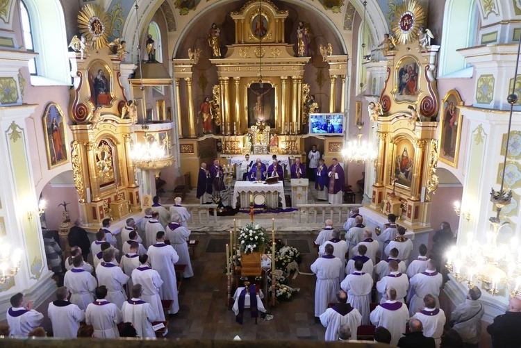 Uroczystości pogrzebowe ks. Tomasza Niedzieli w Bulowicach