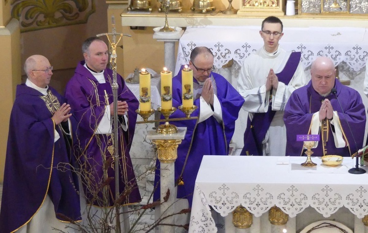 Uroczystości pogrzebowe ks. Tomasza Niedzieli w Bulowicach