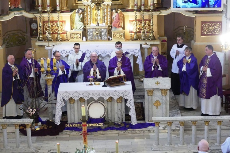 Uroczystości pogrzebowe ks. Tomasza Niedzieli w Bulowicach