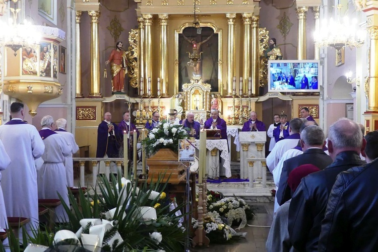 Uroczystości pogrzebowe ks. Tomasza Niedzieli w Bulowicach