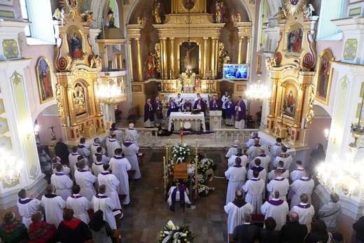 Uroczystości pogrzebowe ks. Tomasza Niedzieli w Bulowicach