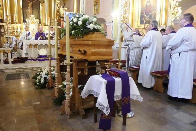 Uroczystości pogrzebowe ks. Tomasza Niedzieli w Bulowicach