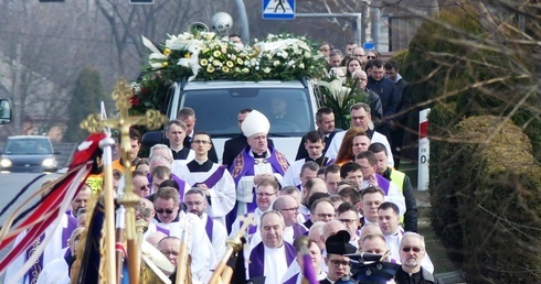 Uroczystości pogrzebowe ks. Tomasza Niedzieli w Bulowicach