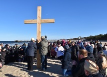 Krzyż wrócił na gdańską plażę