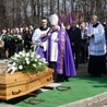 Bp Piotr Greger przewodniczył uroczystościom pogrzebowym ks. Tomasza Niedzieli.