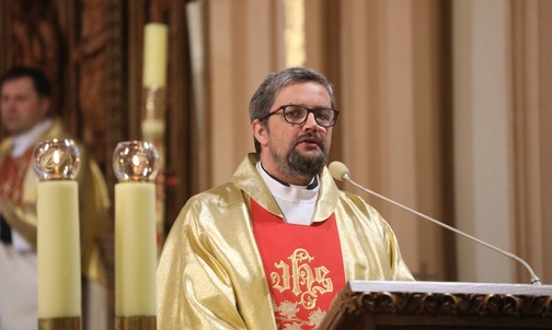 Ks. Piotr Hoffmann odczytał dekret bp. Romana Pindla w sprawie Roku Jubileuszowego św. abp. Józefa Bilczewskiego. 