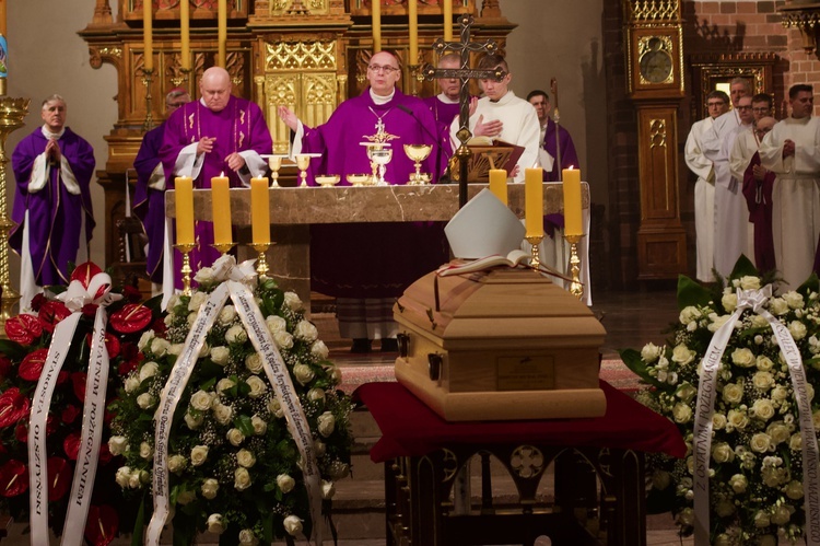 Msza św. żałobna za śp. abp. Edmunda Piszcza