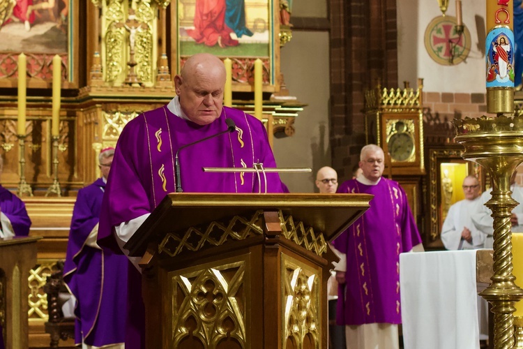 Msza św. żałobna za śp. abp. Edmunda Piszcza