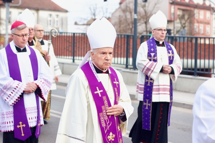 Msza św. żałobna za śp. abp. Edmunda Piszcza