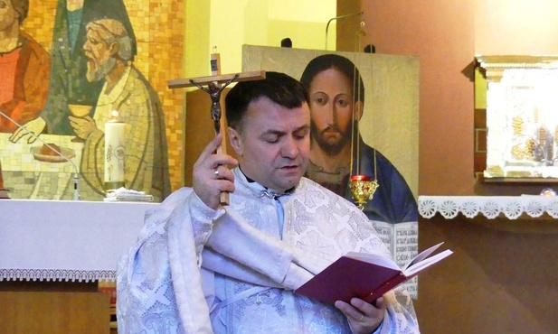 Ks. Mikołaj Preszlak na Leszczynach 27 marca br., w III Niedzielę Wielkiego Postu grekokatolików, obchodzoną jako Niedziela Adoracji Krzyża.