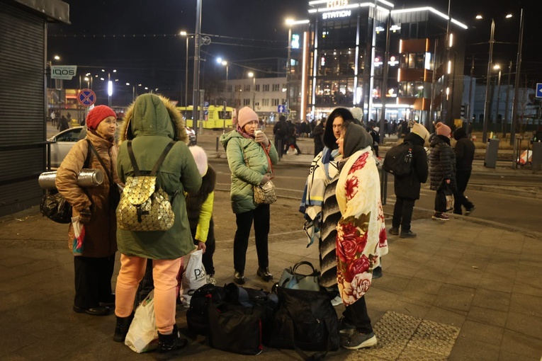 W bazylice Mariackiej wojenne zdjęcia z Ukrainy