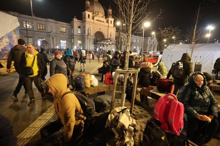 W bazylice Mariackiej wojenne zdjęcia z Ukrainy