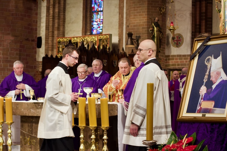 Pogrzeb śp. abp. Edmunda Piszcza