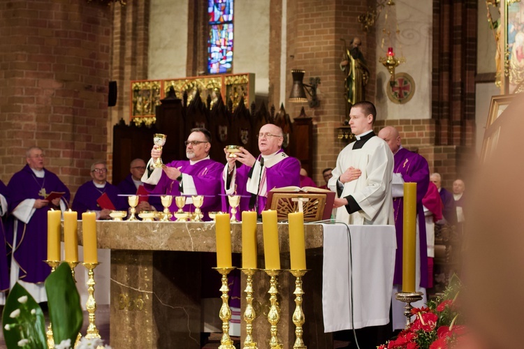 Pogrzeb śp. abp. Edmunda Piszcza