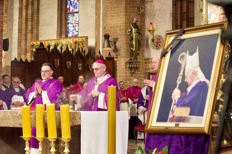 Pogrzeb śp. abp. Edmunda Piszcza